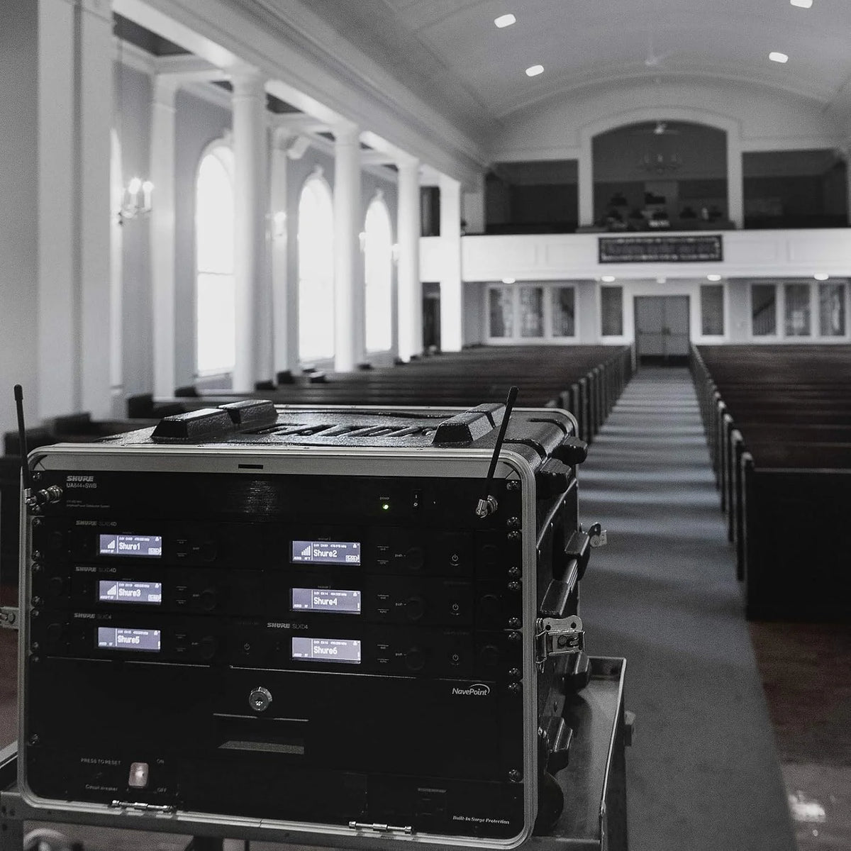 Shure SLXD14/SM35 Digital Wireless Microphone System - Includes SLXD1 Bodypack Transmitter with SM35 Headset Mic & SLXD4 Single Channel Rack Mount Receiver | G58 Band (SLXD14/SM35-G58)